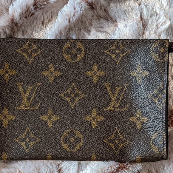 Louis Vuitton Handbags - ***SOLD*** Louis Vuitton Monogram Bucket Pouch - (NWOT)